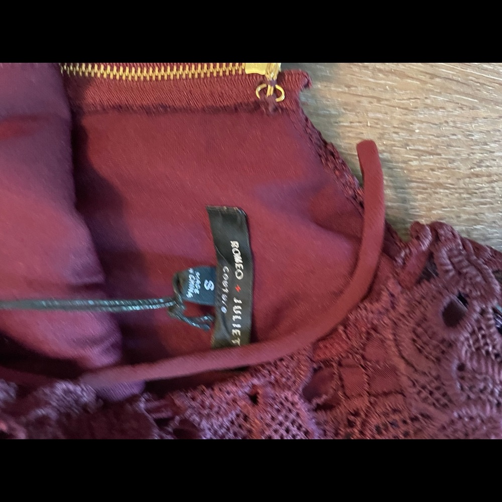 ***CLEARANCE - Just Reduced*
Romeo + Juliet Couture Lace Dress size small - Picture 6 of 7
